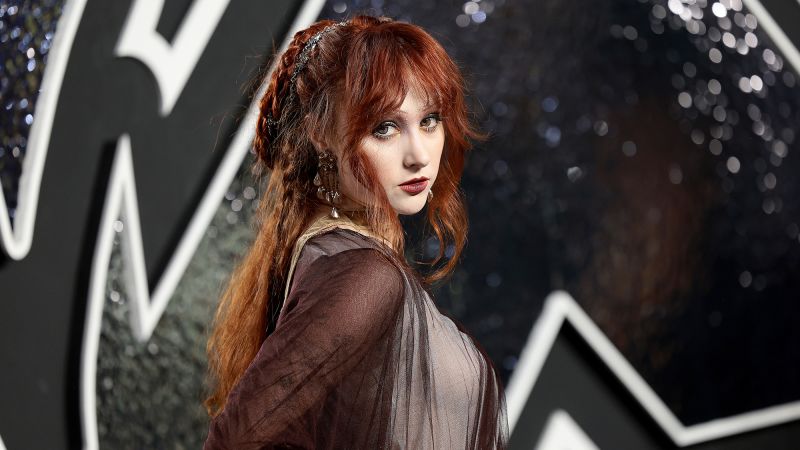 Chappell Roan’s makeup artist breaks down her VMAs look Chappell Roan’s makeup artist breaks down her VMAs look