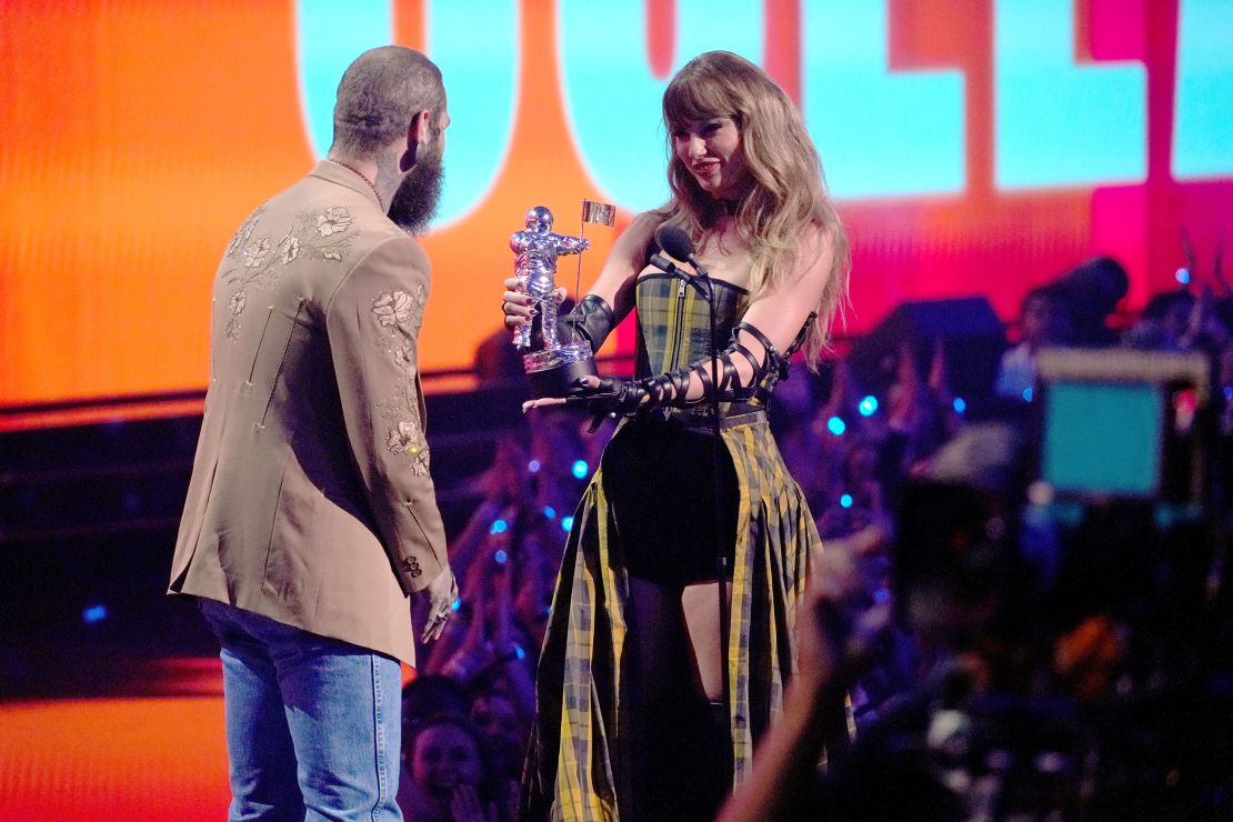 (LR) Post Malone and Taylor Swift accept the award for best collaboration for 