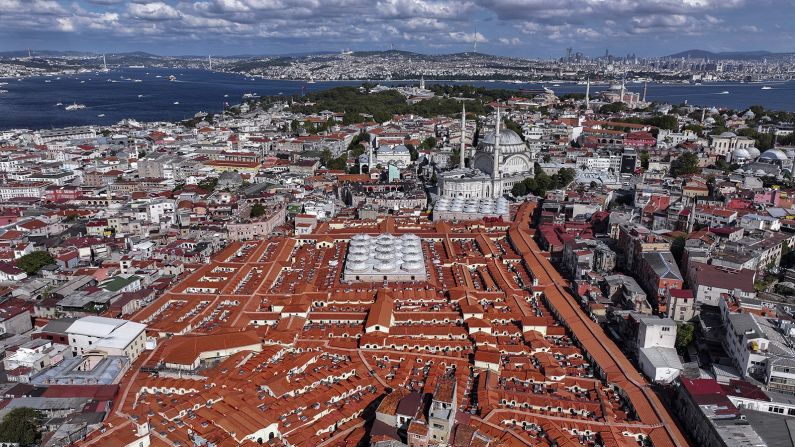 <strong>Istanbul's Grand Bazaar: </strong>This venerable marketplace is more than 500 years old and spreads out over 48,000 square meters (around 516,700 square feet).