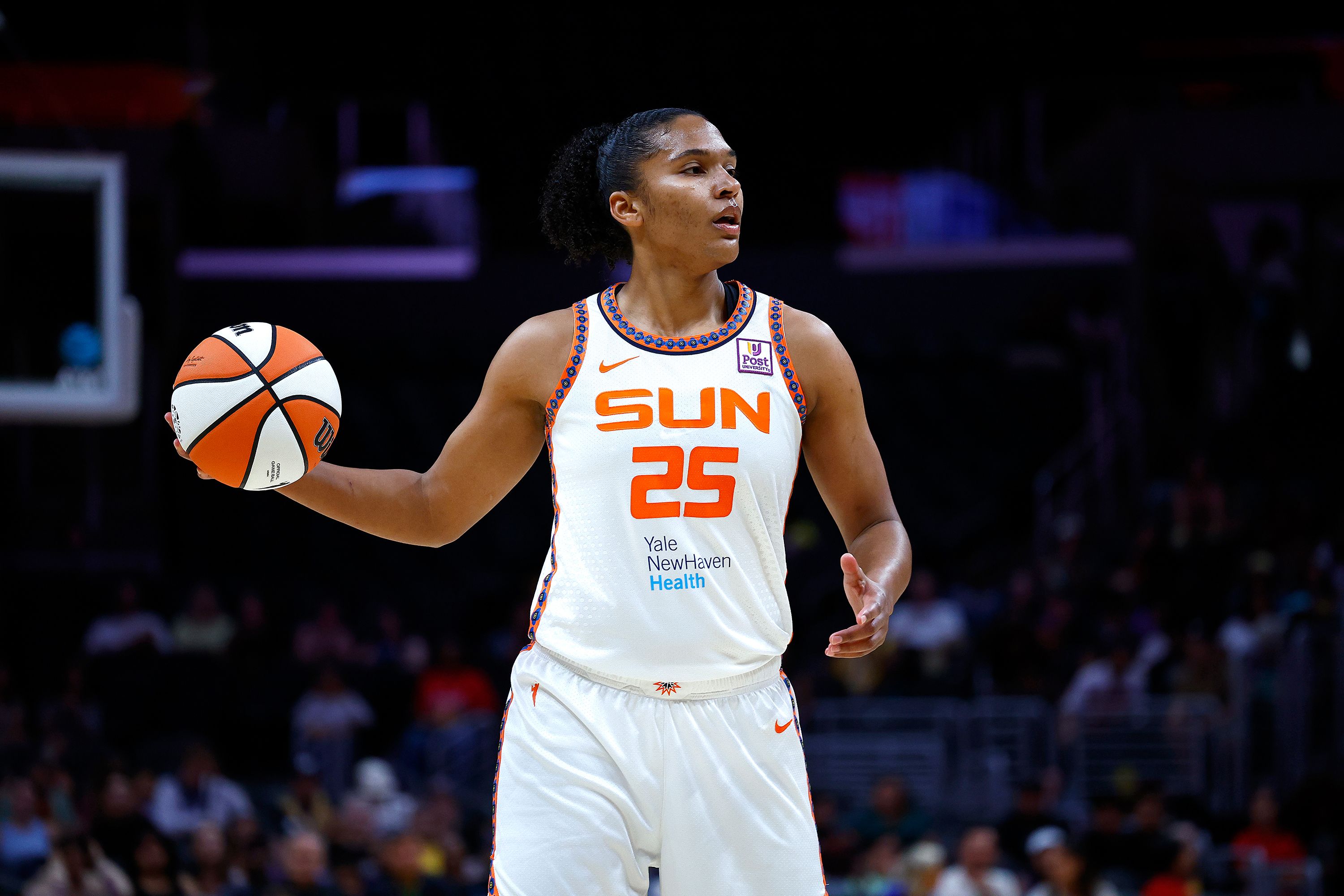 After big playoff win, Connecticut Sun forward Alyssa Thomas condemns racist  comments directed at players | CNN