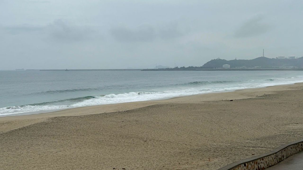 The beach in Salina Cruz is seen empty ahead of the arrival of Hurricane John in Oaxaca State, Mexico, on September 23, 2024. Authorities in Mexico prepared on Monday for the arrival of Hurricane John, which strengthened to a Category 2 storm off the country's southern coast, according to the US-based National Hurricane Center. (Photo by RUSVEL RASGADO / AFP) (Photo by RUSVEL RASGADO/AFP via Getty Images)