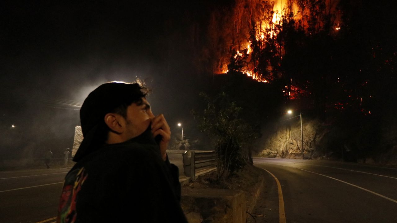 TOPSHOT - A hill burns during a wildfire in Quito on September 24, 2024. At least three forest fires were burning simultaneously in Quito, covering it again with smoke and ash, amid a 'water crisis' caused by Ecuador's worst drought in 61 years. (Photo by Galo Paguay / AFP) (Photo by GALO PAGUAY/AFP via Getty Images)