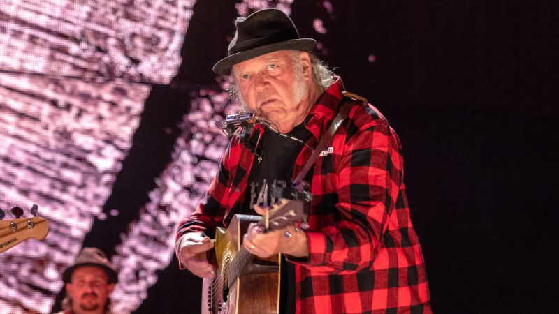 Neil Young back on at Glastonbury 2025, citing ‘an error in the information received’