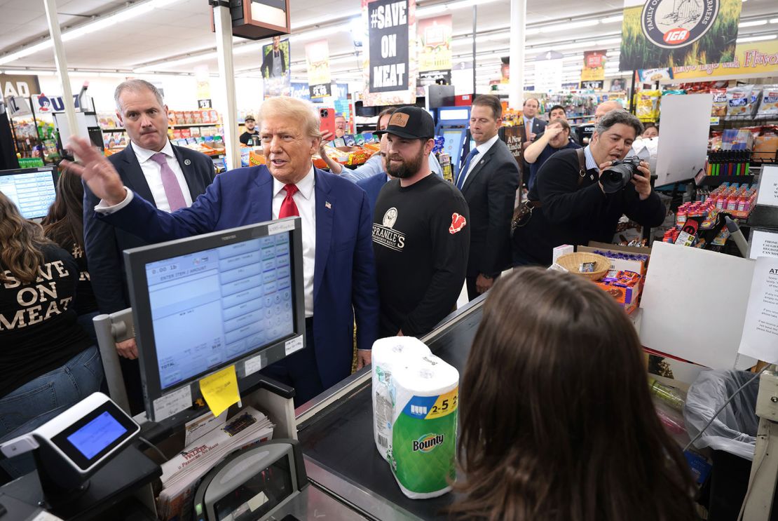 Trump besucht Sprankle's Neighborhood Market am 23. September 2024 in Kittanning, Pennsylvania.