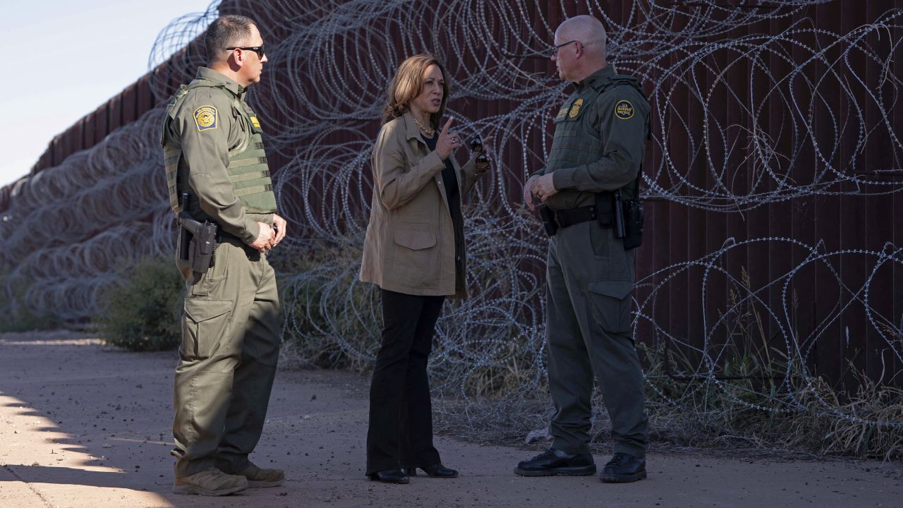 US Vice President and Democratic presidential candidate Kamala Harris (C) visits the US-Mexico border with US Border Patrol Tucson Sector Chief John Modlin (R) in Douglas, Arizona, on September 27, 2024. (Photo by Rebecca NOBLE / AFP) (Photo by REBECCA NOBLE/AFP via Getty Images)