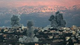 30 September 2024, Lebanon, Qliyaa: Heavy smoke of Israeli air raids billows from the southern Lebanese border town Khiam. Photo: Stringer/dpa (Photo by Stringer/picture alliance via Getty Images)