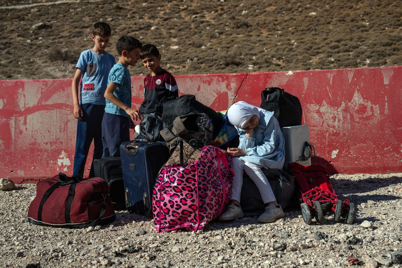 MASNAA, LEBANON - OCTOBER 5: Children sit with their baggage as they wait to cross the border from Lebanon into Syria on October 5, 2024 in Masnaa, Lebanon. Israel continued airstrikes on Beirut and its southern suburbs as its military announced a ground offensive in Lebanon, part of what it said would be a "limited" incursion to target Hezbollah forces. (Photo by Carl Court/Getty Images)