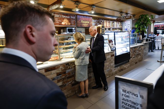 Walz and his wife, Gwen, visit a local pizzeria after the debate.