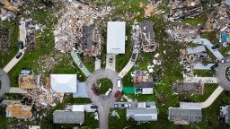 Viviendas destruidas en Port St. Lucie, Florida, tras el paso de un tornado durante el huracán Milton el 11 de octubre de 2024.