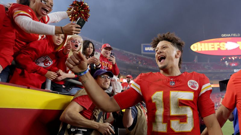 chiefs-maintain-unbeaten-start-to-season-with-comfortable-victory-over-saints-on-monday-night-football-or-cnn