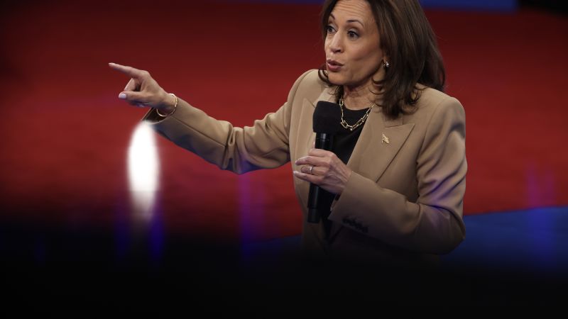 Fact check: Univision debunks false right-wing claim that Harris used a teleprompter at town hall