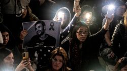 aFans light cellphones as they pay tribute to the late British singer Liam Payne at the Revolucion monument in Mexico City on October 17, 2024. Tributes poured for British singer Liam Payne, a former member of the best-selling boy band One Direction, after he plunged to his death from the balcony of a Buenos Aires hotel on October 16. (Photo by Yuri CORTEZ / AFP) (Photo by YURI CORTEZ/AFP via Getty Images)