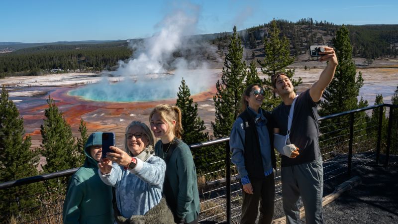 Лицето на Тръмп ще замени изображения на национални паркове на някои годишни карти, екологична група съди, за да спре промяната
