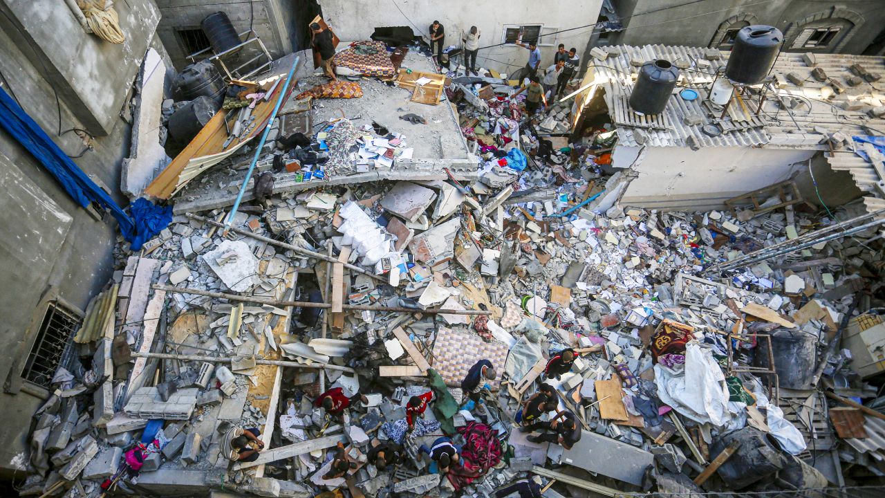 DEIR AL-BALAH, GAZA - OCTOBER 19: Palestinians conduct a search and rescue operation for people, stuck under the debris of the destroyed house after Israeli attack on a building, belonged to Shenaa family, in Al-Maghazi refugee camp in Deir al-Balah, Gaza on October 19, 2024. (Photo by Ashraf Amra/Anadolu via Getty Images)