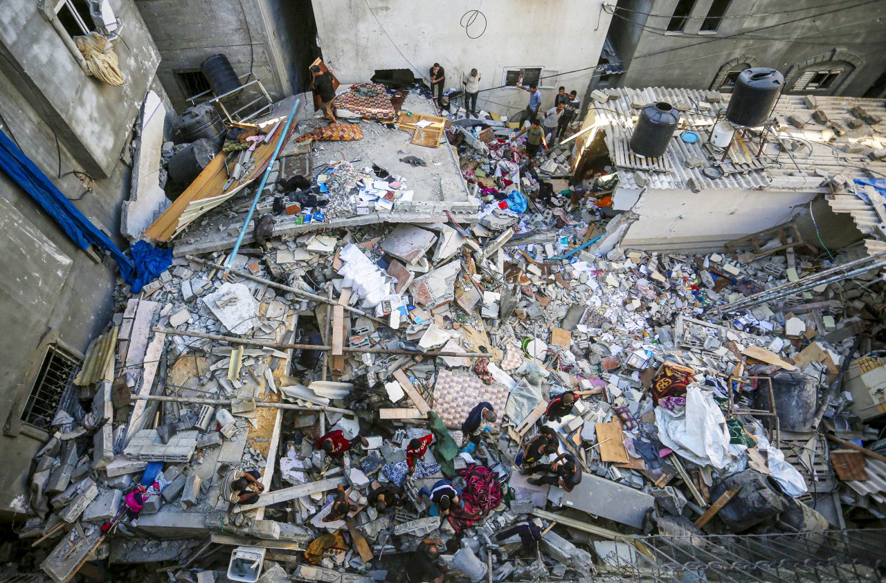 DEIR AL-BALAH, GAZA - OCTOBER 19: Palestinians conduct a search and rescue operation for people, stuck under the debris of the destroyed house after Israeli attack on a building, belonged to Shenaa family, in Al-Maghazi refugee camp in Deir al-Balah, Gaza on October 19, 2024. (Photo by Ashraf Amra/Anadolu via Getty Images)