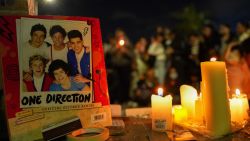 Fans hold a vigil to pay tribute to British singer Liam Payne in Bogota on October 18, 2024. Payne died on October 16 from "multiple traumas" and "internal and external haemorrhaging" after falling from the balcony of his room at the Casa Sur hotel in central Buenos Aires, an autopsy found. (Photo by Alejandro GONZALEZ / AFP) (Photo by ALEJANDRO GONZALEZ/AFP via Getty Images)