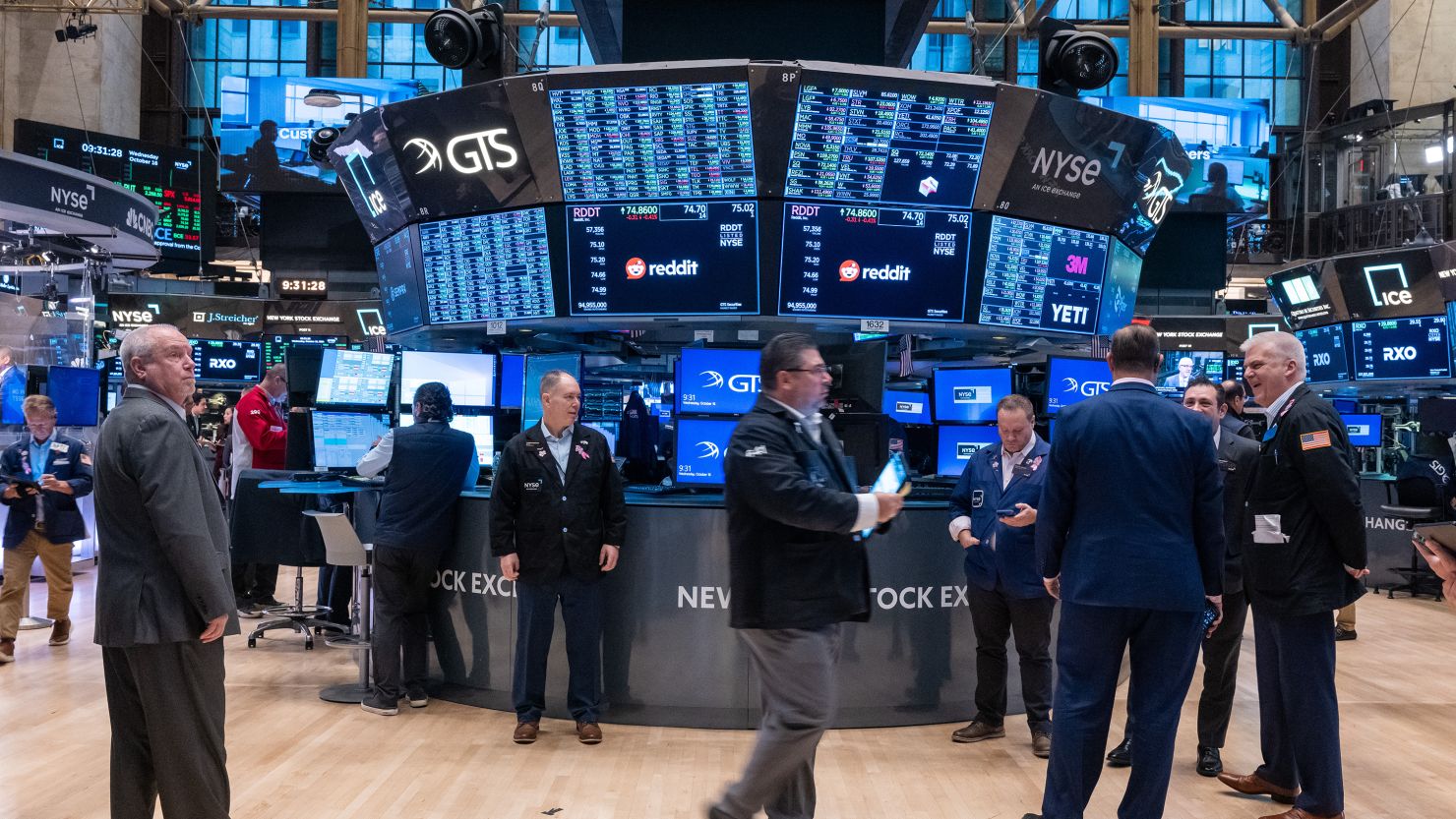 stock-futures-bitcoin-and-dollar-rise-as-trump-poised-to-win