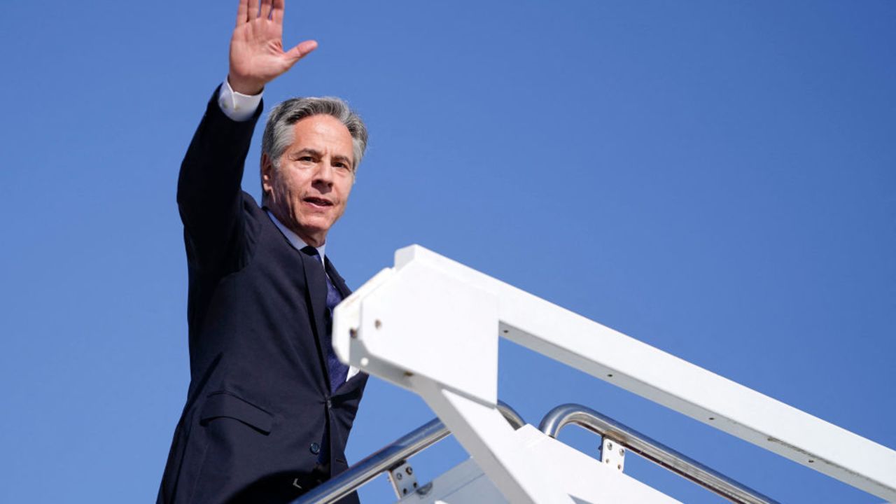 US Secretary of State Antony Blinken boards a plane as he departs t Base Andrews, Maryland, on October 21, 2024, en route to the Middle East. (Photo by Nathan Howard / POOL / AFP) (Photo by NATHAN HOWARD/POOL/AFP via Getty Images)