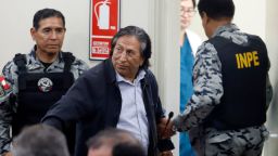 Former Peruvian President (2001-2006) Alejandro Toledo (C) leaves the room during a court hearing in Lima on October 21, 2024. Peruvian justice will announce this Monday the sentence of former president Alejandro Toledo in the trial in which he is accused of receiving bribes from the Brazilian construction company Odebrecht, a case for which the prosecution is asking for more than 20 years in prison. (Photo by Renato Pajuelo / AFP) (Photo by RENATO PAJUELO/AFP via Getty Images)