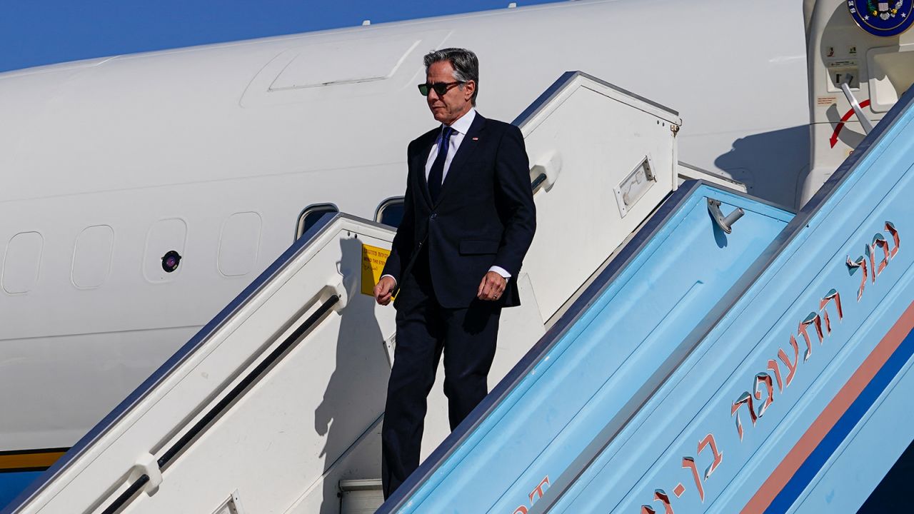 Antony Blinken disembarks from his plane upon arrival at the Ben Gurion Airport in Tel Aviv on October 22.