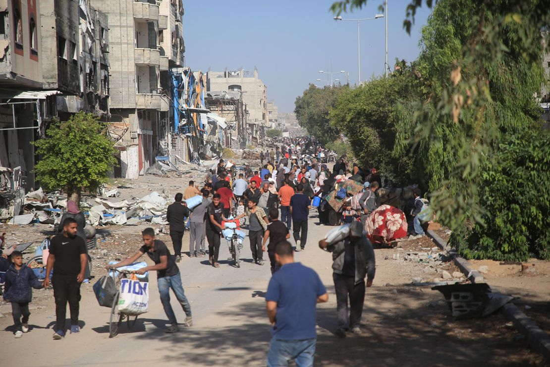 People living in northern Gaza are being forced to leave the area by the Israeli army on October 22, 2024.