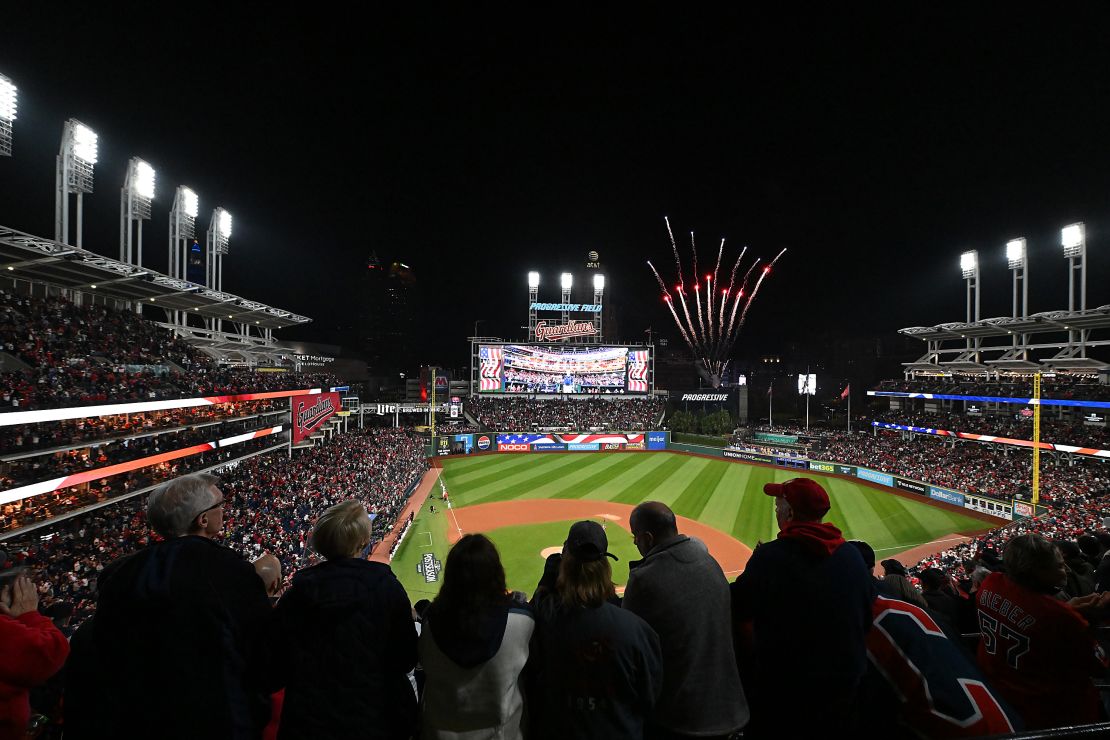 CLEVELAND, OHIO – 18. OKTOBER: Ein allgemeiner Blick auf Progressive Field, bevor die Cleveland Guardians und New York Yankees am 18. Oktober 2024 in Cleveland, Ohio, in Spiel 4 der American League Championship Series im Progressive Field spielen. (Foto von Nick Cammett/Getty Images)