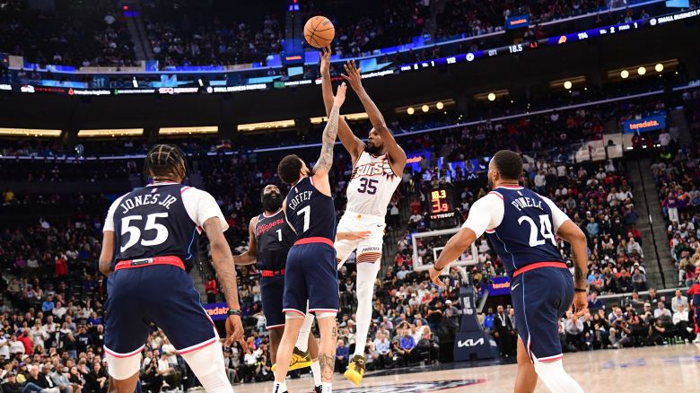 Kevin Durant of the Phoenix Suns scores the game tying shot during the game against the LA Clippers on October 23, 2024 at Intuit Dome in Los Angeles, California.