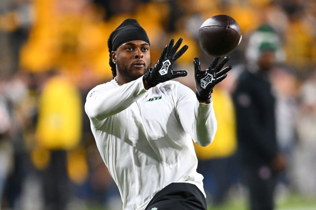 Davante Adams warms up prior to a game between the New York Jets and the Pittsburgh Steelers in October 2024.