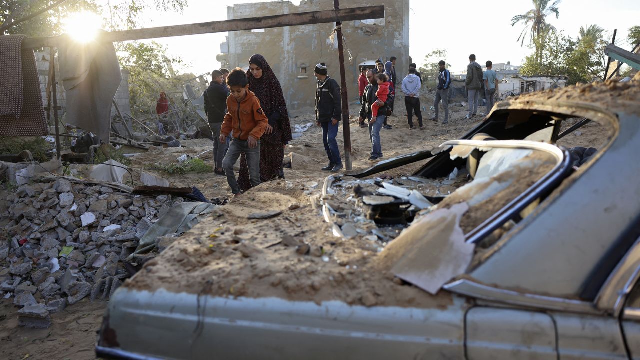 People inspect the damage at the site of an Israeli strike in Khan Younis, Gaza, on October 25.