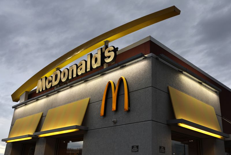 Visits To McDonald’s Plunged After The E. Coli Outbreak | CNN Business