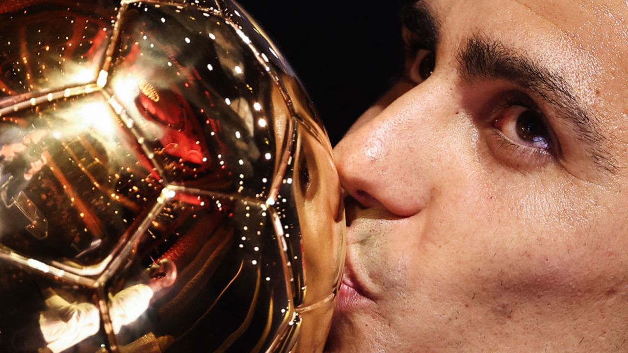 TOPSHOT - Manchester City's Spanish midfielder Rodri kisses the trophy as he receives the Ballon d'Or award during the 2024 Ballon d'Or France Football award ceremony at the Theatre du Chatelet in Paris on October 28, 2024. (Photo by FRANCK FIFE / AFP) (Photo by FRANCK FIFE/AFP via Getty Images)