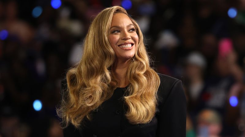 Beyoncé shows Destiny‘s Child bond is strong with appreciation post for Michelle Williams in Broadway’s ‘Death Becomes Her’ | CNN