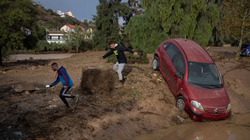 Spain: Severe flash flooding hits Valencia and other southern and eastern areas