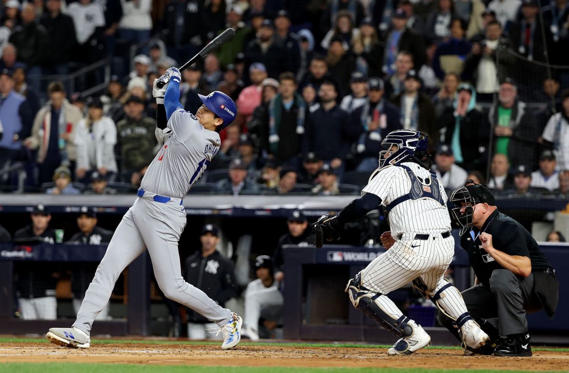 Ohtani batting during the third inning in Game 3.