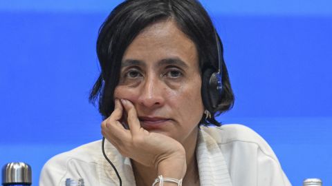 La ministra colombiana de Medio Ambiente, Susana Muhamad, asiste a la última sesión plenaria de la Cumbre COP16 en Cali, Colombia, el 2 de noviembre de 2024