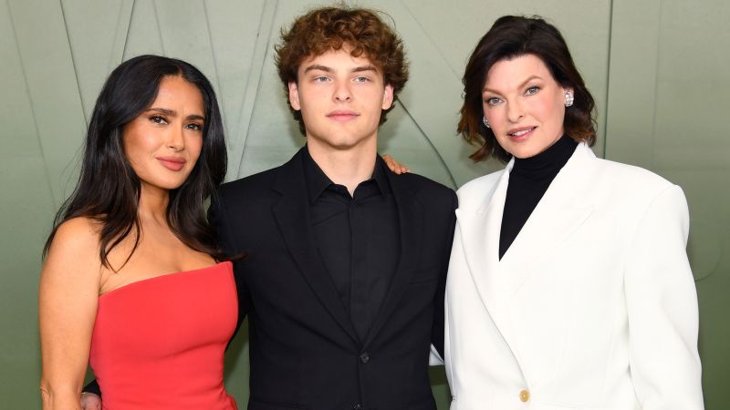 Linda Evangelista and Salma Hayek are blended-family goals