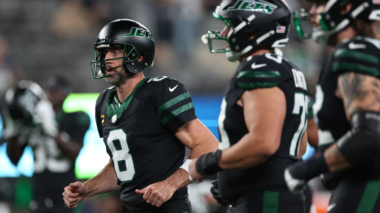 EAST RUTHERFORD, NEW JERSEY - OCTOBER 31: Aaron Rodgers #8 of the New York Jets warms up prior to the game against the Houston Texans at MetLife Stadium on October 31, 2024 in East Rutherford, New Jersey. (Photo by Sarah Stier/Getty Images)