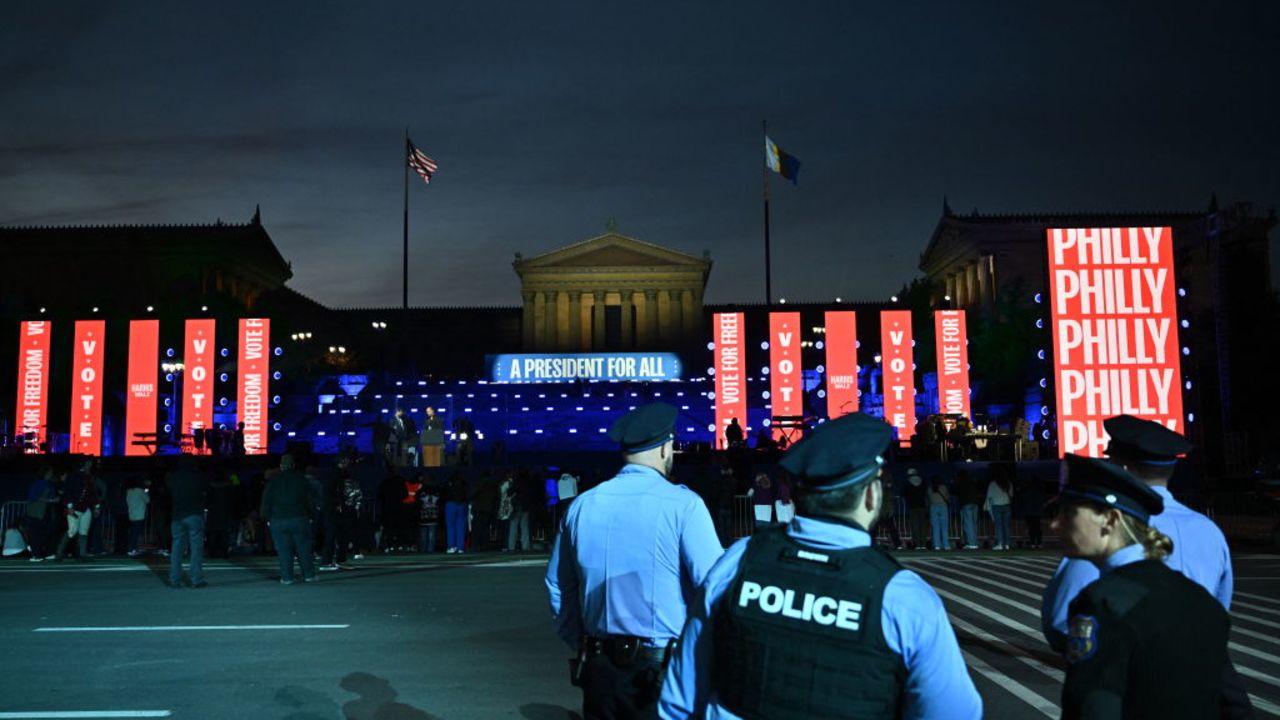 Police watch as people arrive for US Vice President and Democratic presidential candidate Kamala Harris's campaign rally on the Benjamin Franklin Parkway in Philadelphia, Pennsylvania, on November 4, 2024. (Photo by ANGELA WEISS / AFP) (Photo by ANGELA WEISS/AFP via Getty Images)