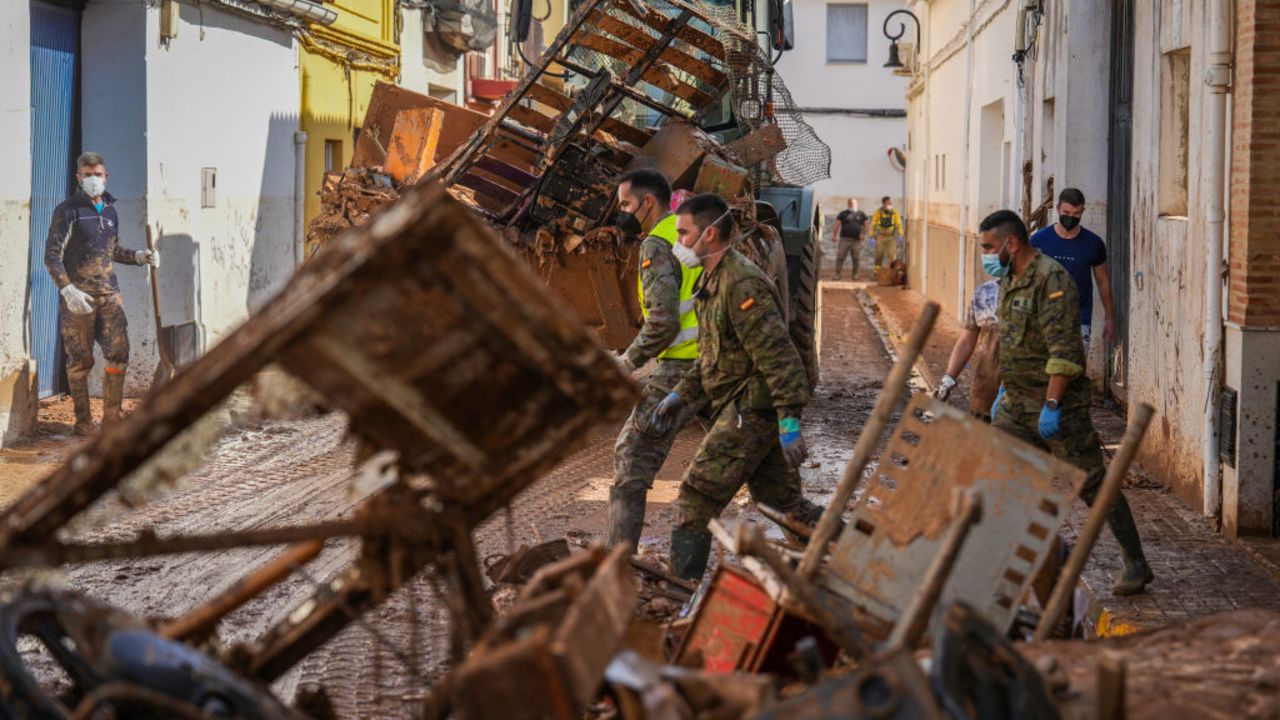 Members of Spain's military work to clear mud and debris from a street in Aldaia, in the region of Valencia, eastern Spain, on November 5, 2024,  following devastating floods. The death toll from Spain's worst floods in a generation has climbed to 217, according to resuers. (Photo by Cesar Manso / AFP) (Photo by CESAR MANSO/AFP via Getty Images)