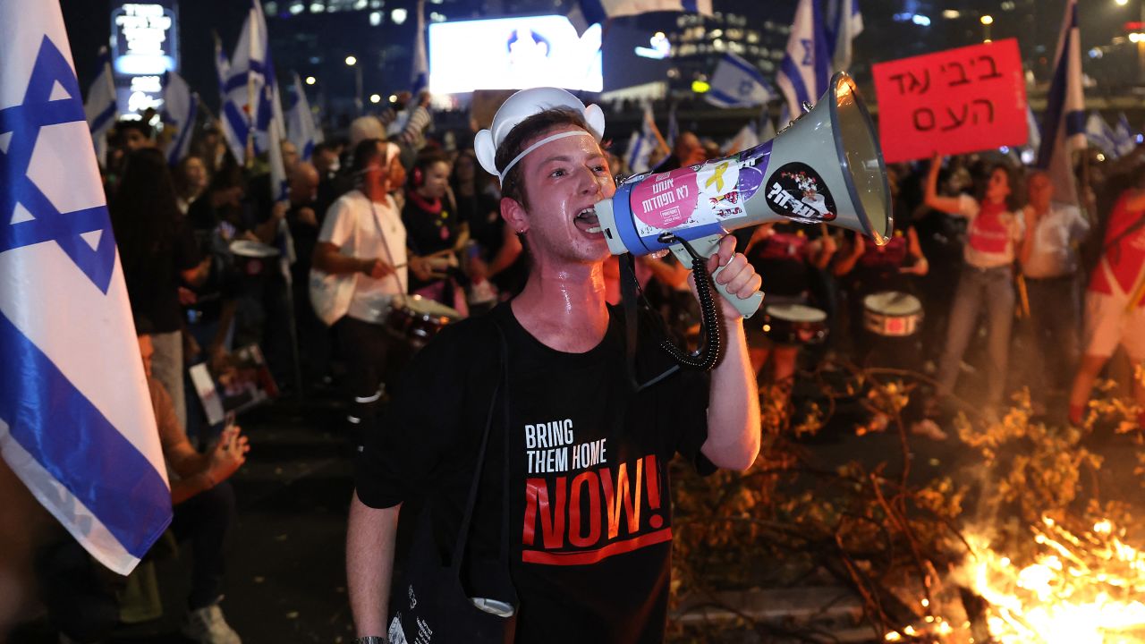 Israeli protestors block a road in Tel Aviv after the dismissal of the defence minister, on November 5, 2024, amid the ongoing war between Israel and the militant Hamas group. Israel's Prime Minister Benjamin Netanyahu fired defence minister Yoav Gallant on November 5, following public differences over the ongoing war in Gaza, replacing him with former top diplomat Israel Katz. (Photo by Jack GUEZ / AFP) (Photo by JACK GUEZ/AFP via Getty Images)