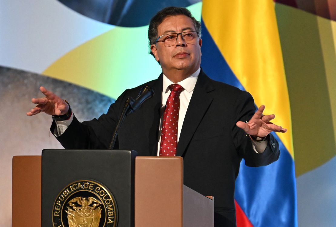 El presidente de Colombia Gustavo Petro habla durante la apertura de la Primera Conferencia Ministerial Mundial para Poner Fin a la Violencia contra los Niños en Bogotá el 7 de noviembre de 2024.