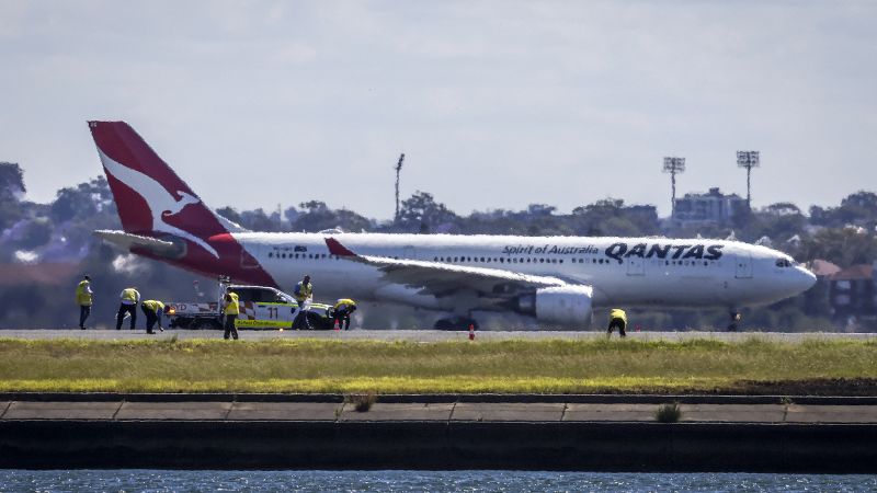 Read more about the article Qantas flight makes emergency landing after engine failure – CNN