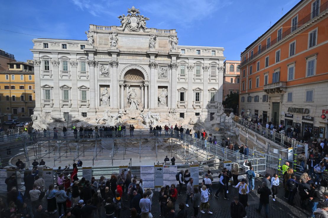 Vacationers get a chicken’s eye view of Trevi Fountain right through recovery works | The Gentleman Report