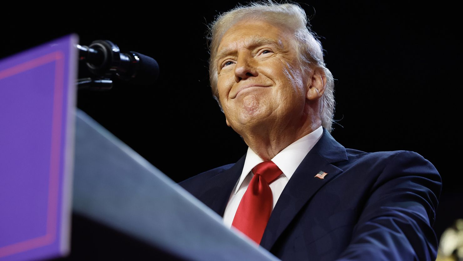 U.S. President Donald Trump has announced a 50% tariff on all imports from Brazil. The decision comes amid escalating tensions over Brazil’s treatment of former Brazilian President Jair Bolsonaro 