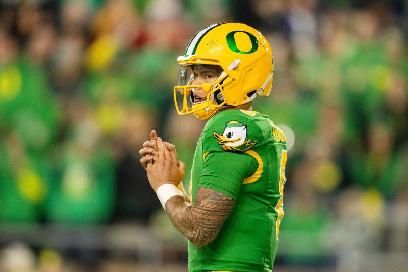 Dillon Gabriel Makes NCAA History In No. 1 Oregon’s Win Over Maryland | CNN