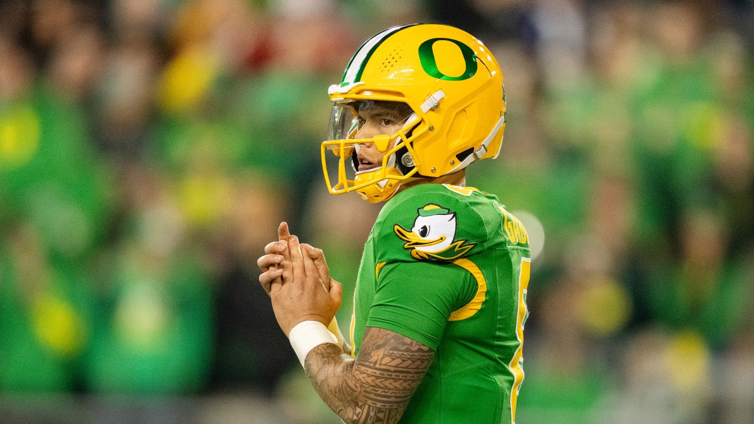 Dillon Gabriel makes NCAA history in No. 1 Oregon's win over Maryland | CNN