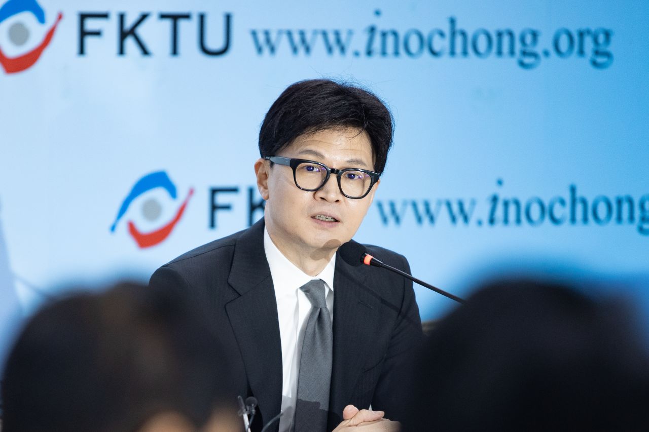 Han Dong-hoon, leader of the People Power Party, holds a meeting at the union's headquarters in Seoul, South Korea, on November 19.