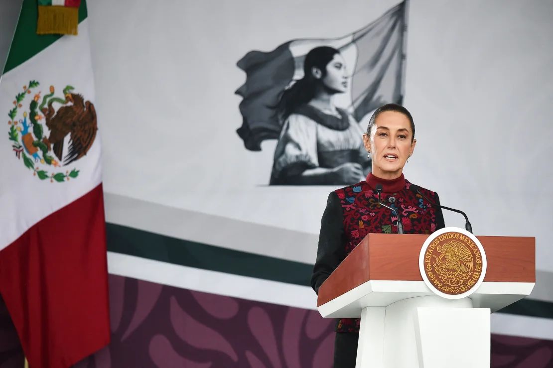 La presidenta de México, Claudia Sheinbaum, pronuncia un discurso en la Ciudad de México, el 20 de noviembre de 2024.