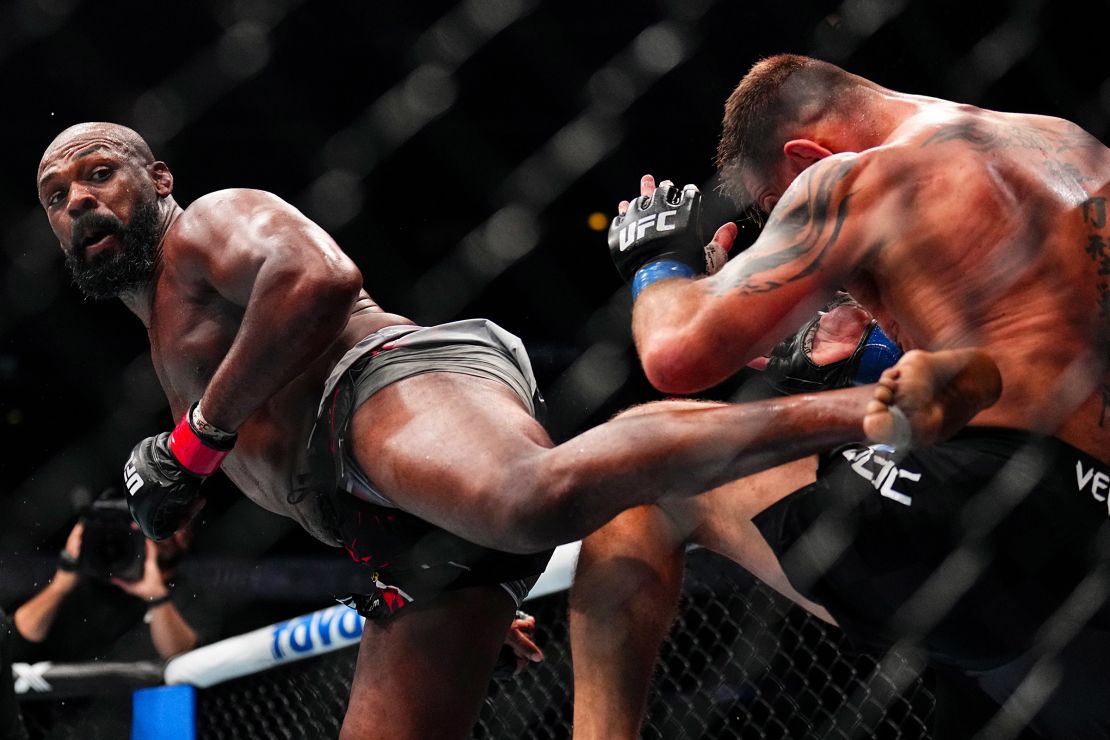 Jon Jones retains UFC heavyweight title with spinning kick to stop ...