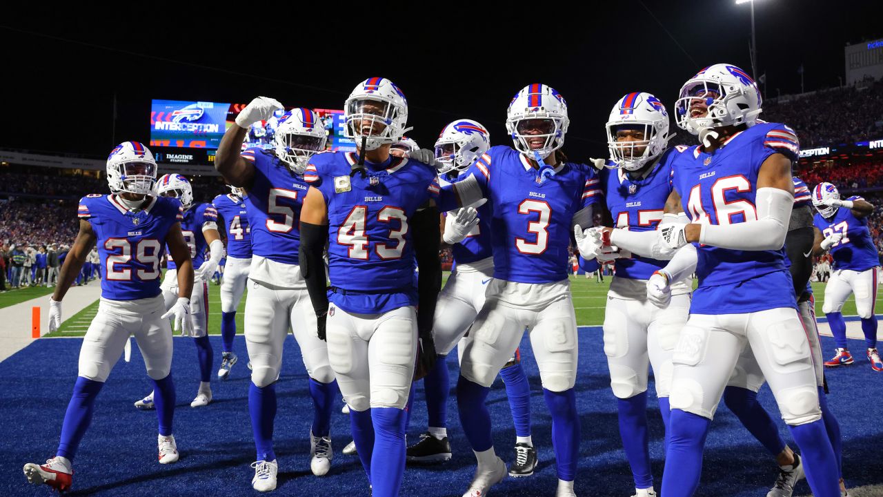 ORCHARD PARK, NEW YORK - NOVEMBER 17: Terrel Bernard #43 of the Buffalo Bills celebrates his interception with teammates against the Kansas City Chiefs during the fourth quarter at Highmark Stadium on November 17, 2024 in Orchard Park, New York. (Photo by Timothy T Ludwig/Getty Images)